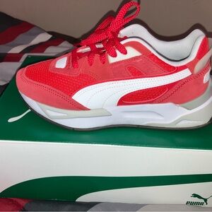 Puma Mirage Heritage Sport tennis shoes in like new condition.